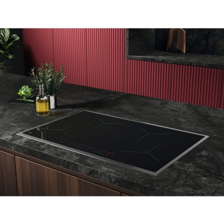 AEG Series 5000 76 cm széles, PowerBoost beépíthető indukciós főzőlap TO84IA0FXB-30%!