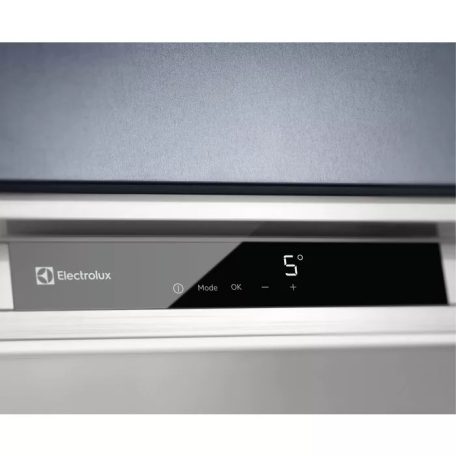 Electrolux 317L A+++ DynamicAir egyajtós beépíthető hűtőszekrény belső fagyasztóval IK329SAR-20%!